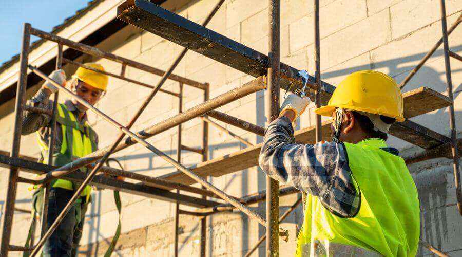 Professional gutter cleaning in Etna, CA